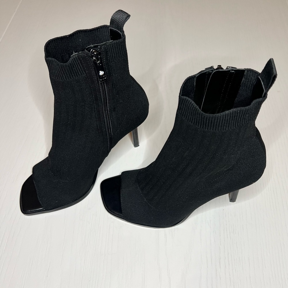 JLO Jennifer Lopez Goldi Peep Toe, Black Ankle Boot, size 6.5